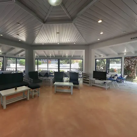 Hotel Lofos Strani 2*